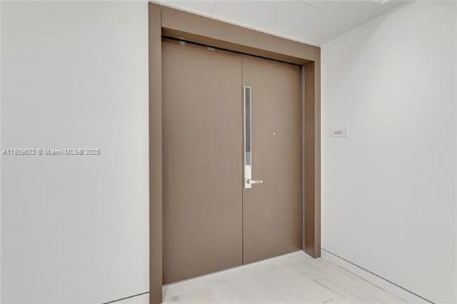 Building Photo - 300 Biscayne Blvd Way