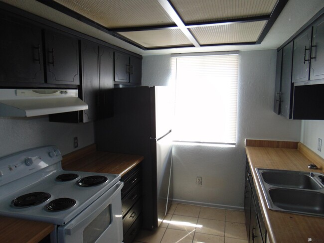 Building Photo - 2620 S Virginia Dr