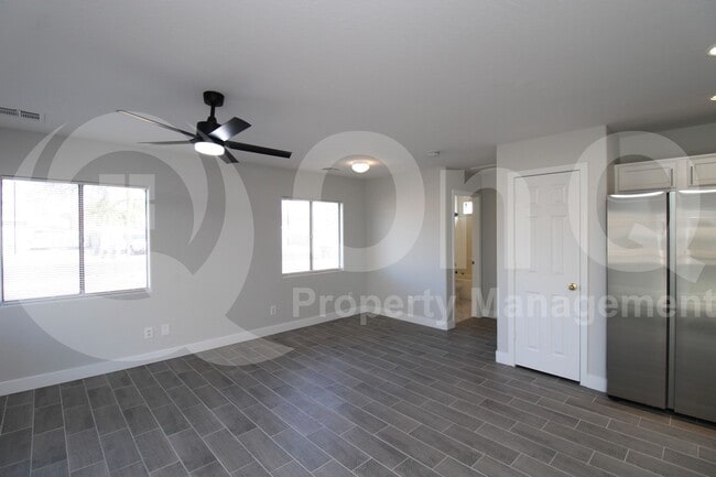 Building Photo - 2153 W Morten Ave