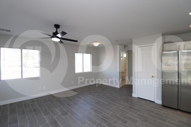 Foto del edificio - 2153 W Morten Ave