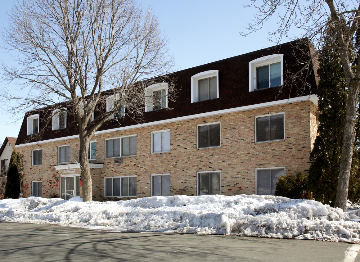 Primary Photo - Walnut Apartments