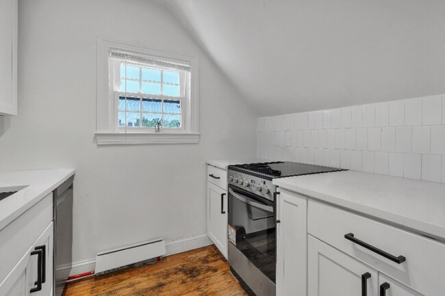 Building Photo - 511 Angell St