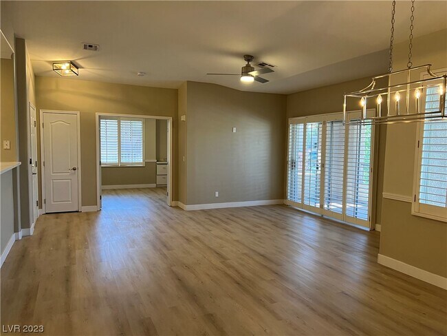 Foto del edificio - 904 Duckhorn Ct