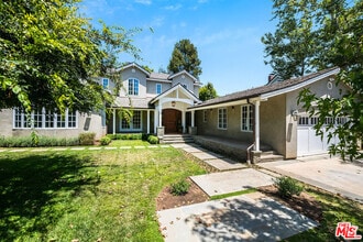 Building Photo - 334 S Westgate Ave