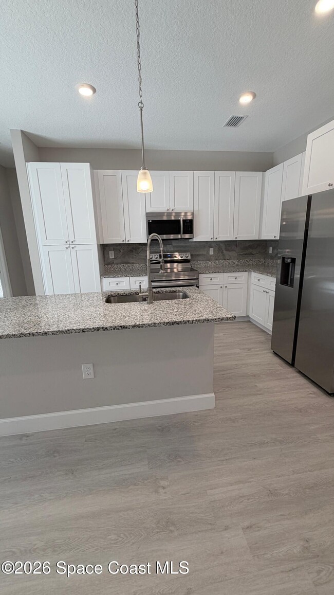 Building Photo - 1318 Saxony Rd SW