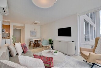 Building Photo - 1408 Strathmore Mews