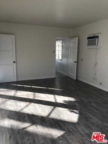Building Photo - 10913 Moorpark St