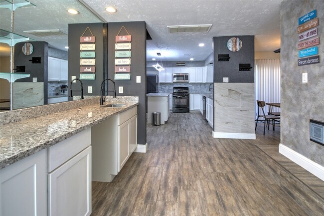 Foto del edificio - 12527 Brook Meadows Ln
