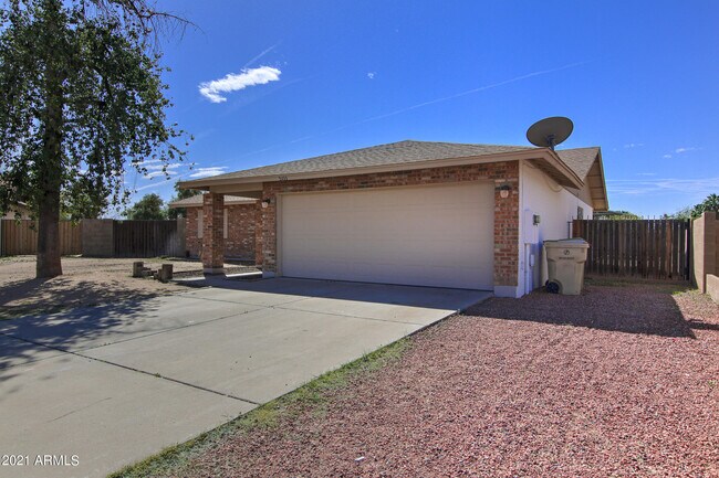 Foto del edificio - 5111 W Beverly Ln