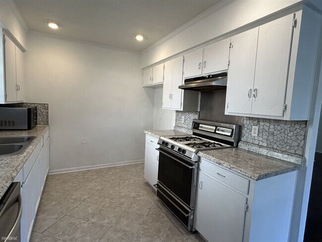 Building Photo - 3 br, 2 bath House - 3321 Kingfisher Ln