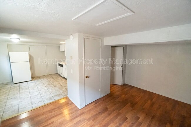 Building Photo - 1108 W 12th Ave