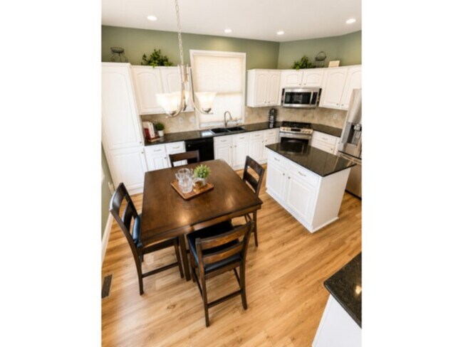 Building Photo - 9341 Chambray Ln