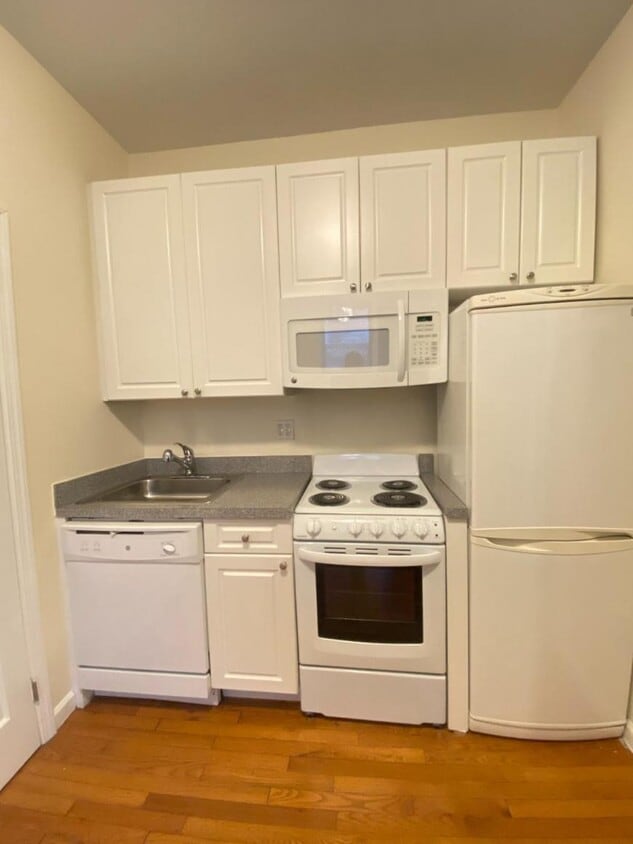 Building Photo - 0 bedroom in New York NY 10023
