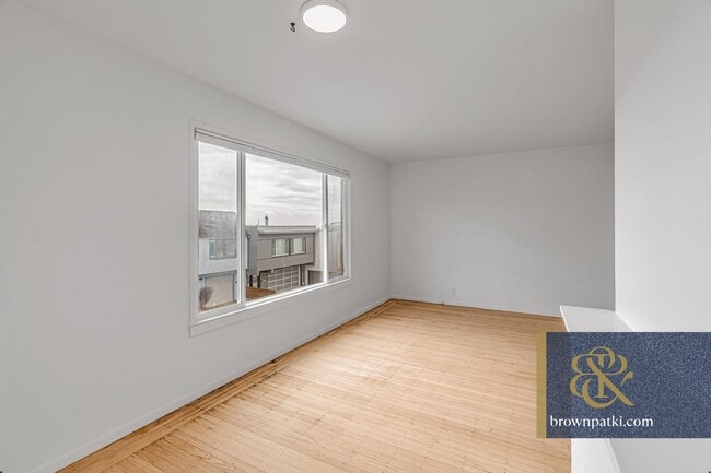 Building Photo - 76 Los Palmos Dr