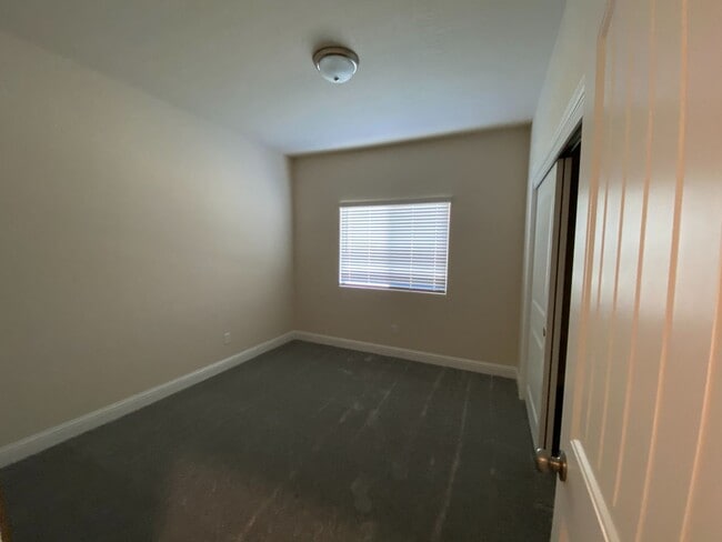 Building Photo - Beautiful home ready for your family available June!