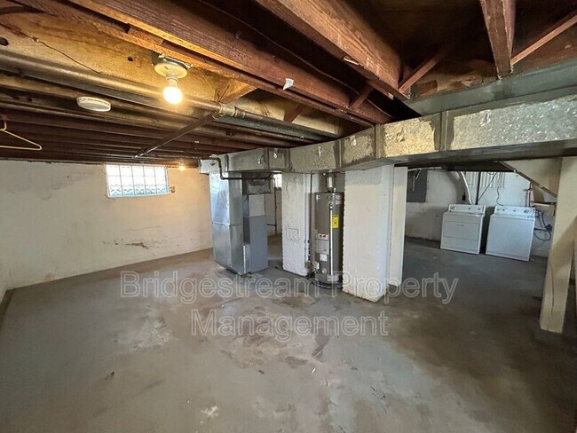 Building Photo - 101 E Bruce Ave