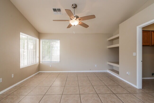 Building Photo - 969 E Elgin St