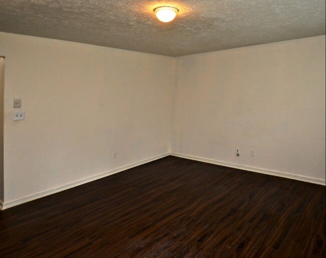 Building Photo - 1917 #16 Rainbow