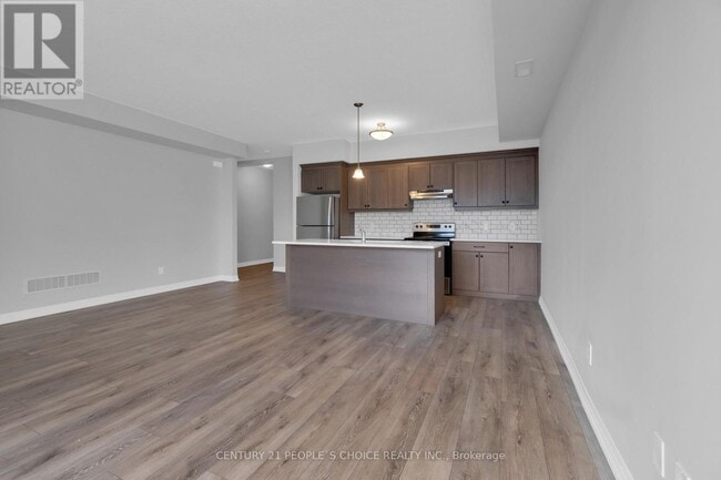 Building Photo - 261-261 Woodbine Ave