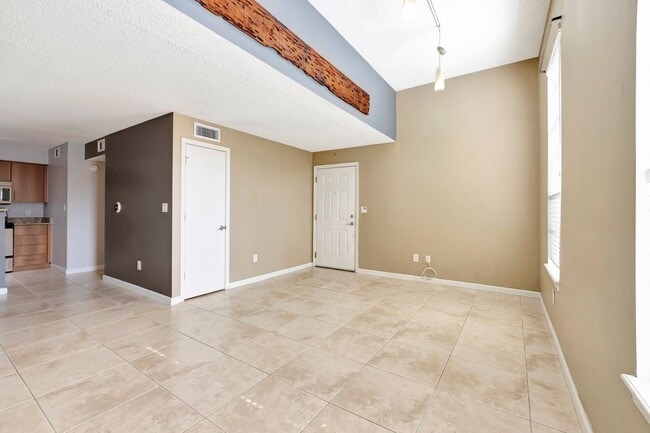 Building Photo - 1365 Crystal Way