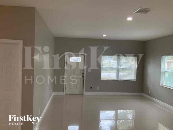 Foto del edificio - 2835 NW 14th St