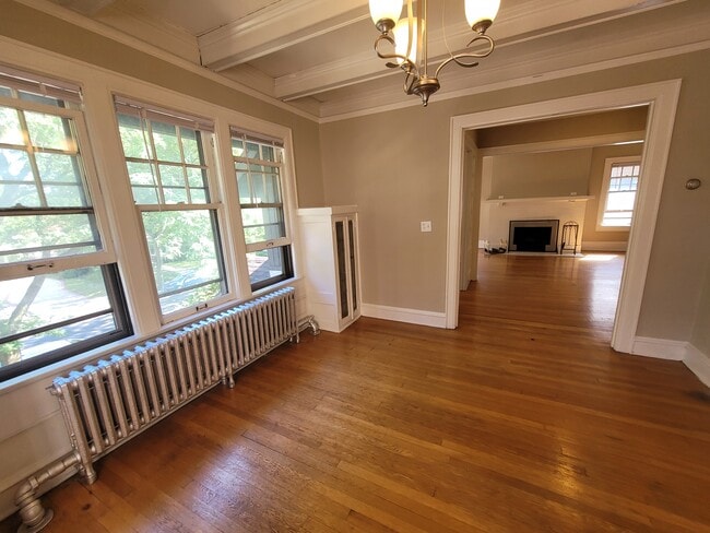 Building Photo - 2541 N Lake Dr