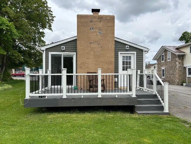 Executive One Bedroom Apartment - 8 Forest Ave