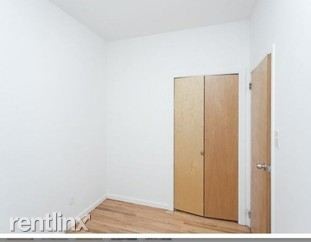 Building Photo - 424 E 81st St