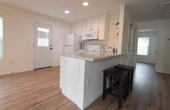 Foto del edificio - 5424 Pine Ave
