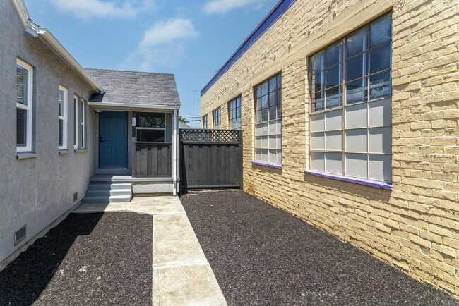 Building Photo - 128 Bristol Blvd