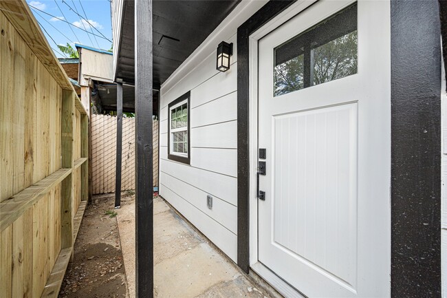 Foto del edificio - 3229 Holman St