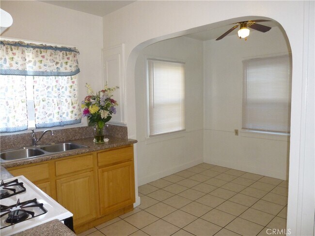 Building Photo - 127 S Olive Ave