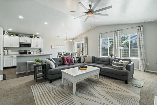 Foto del edificio - 17541 Mountain Springs Ave