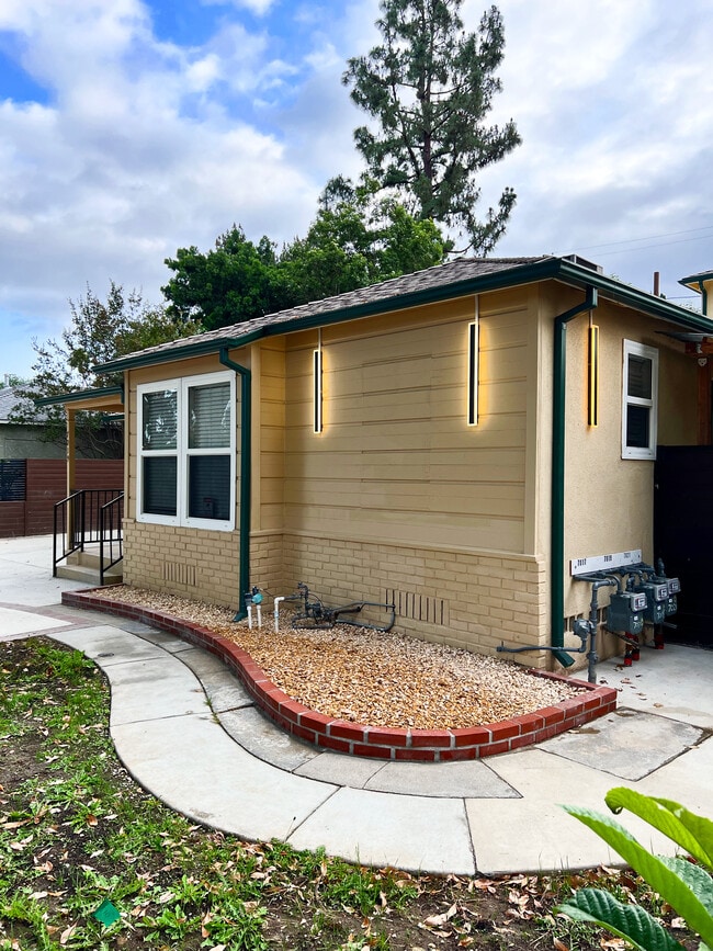 Building Photo - 7019 Jamieson Ave