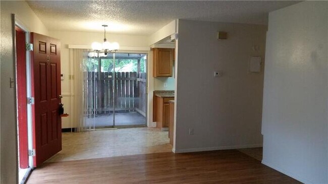 Foto del edificio - 7706 Northcrest Blvd