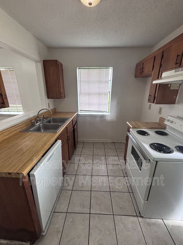 Foto del edificio - 125 Country Ln