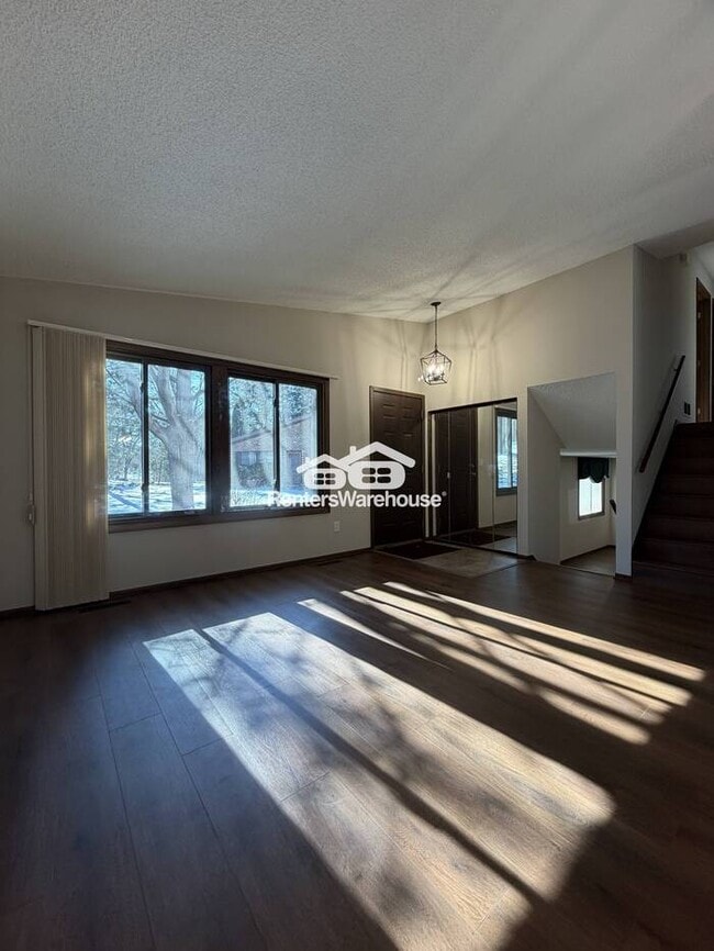 Building Photo - Available Now 3 Bedroom 2 Bath Single Family Home in Plymouth