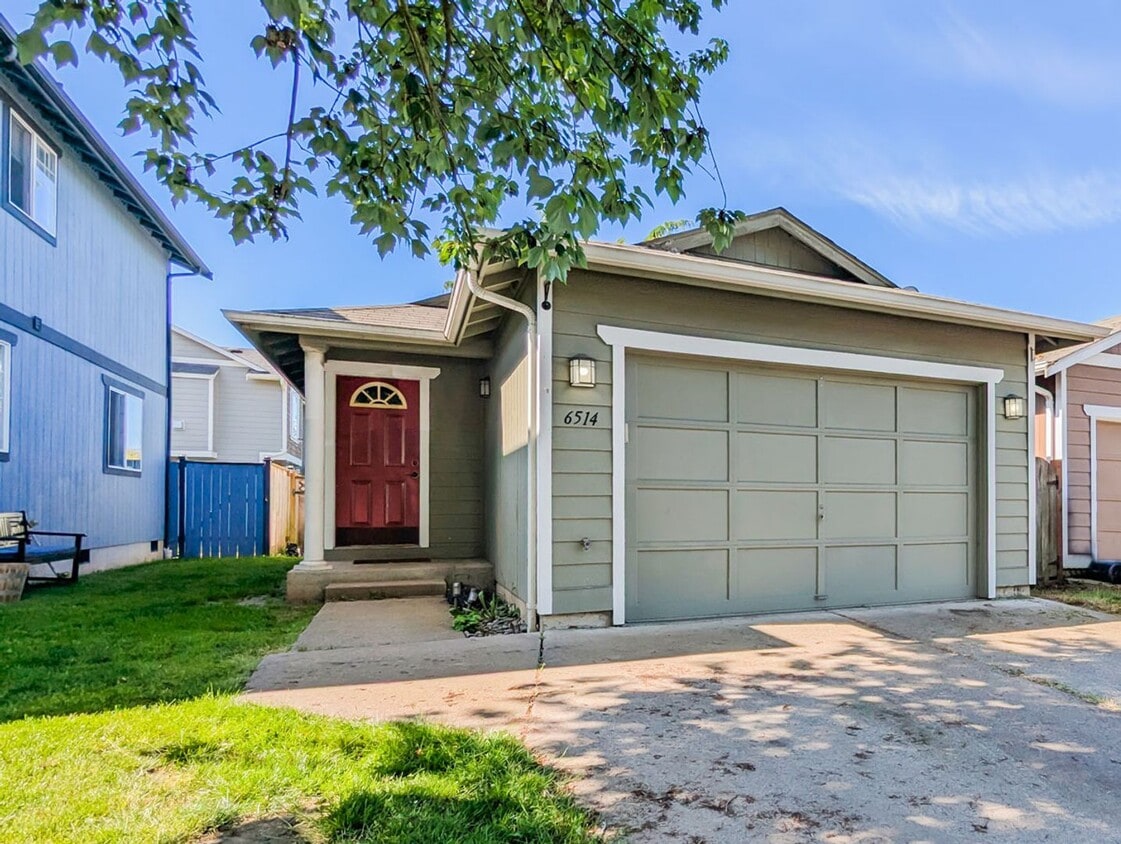 Primary Photo - Move in ready 2 bedroom 1 bath rambler wit...