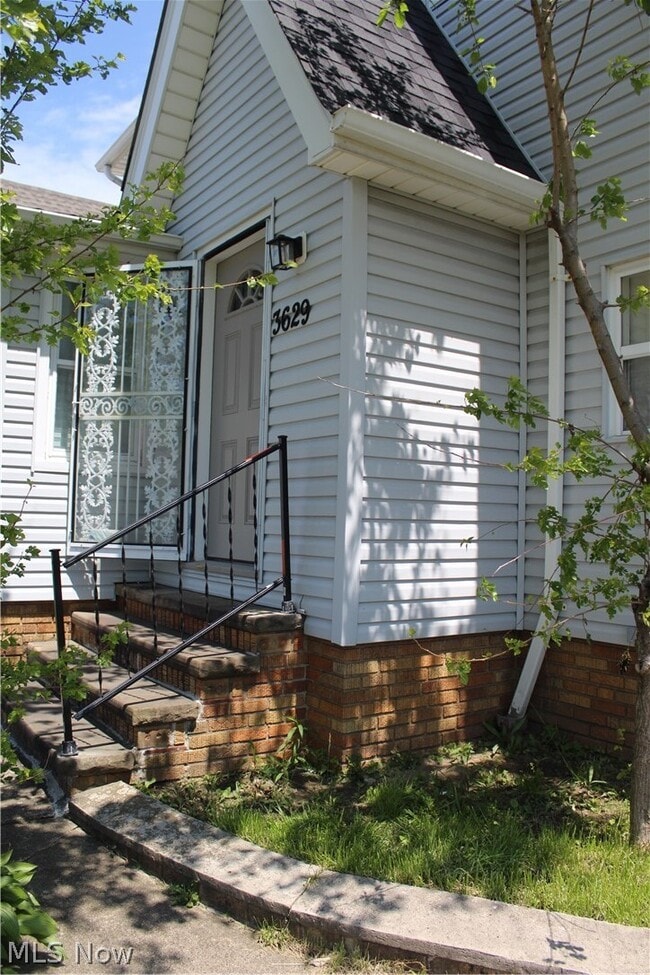 Building Photo - 3629 W 130th St