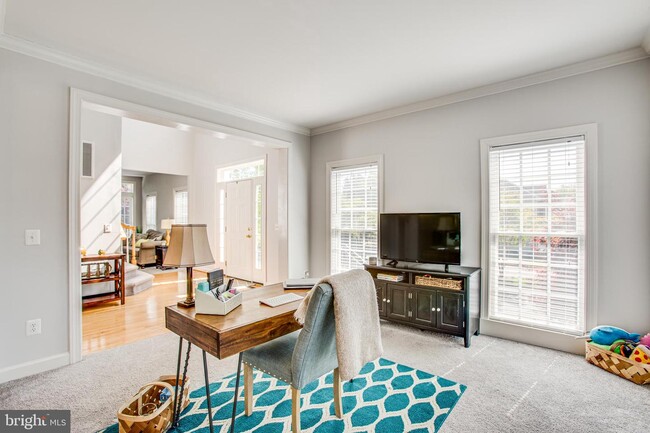 Building Photo - 1000 Hotchkiss Pl