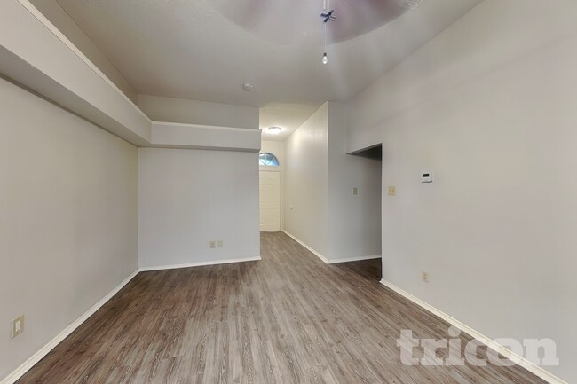 Building Photo - 2851 Linden Ln