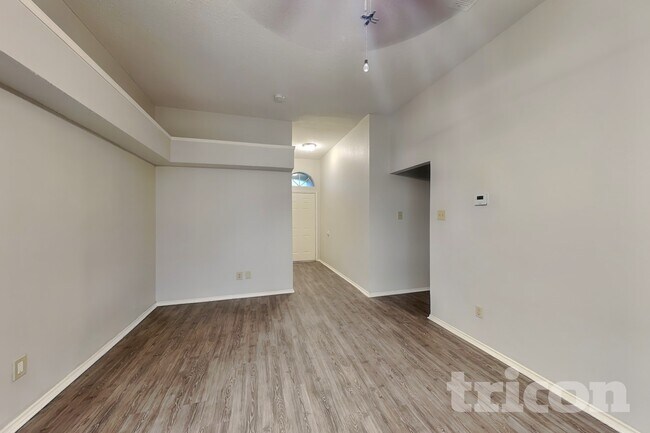 Foto del edificio - 2851 Linden Ln