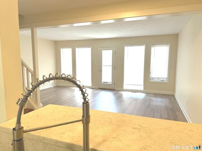 Photo - 61 Far View Cmns Townhome