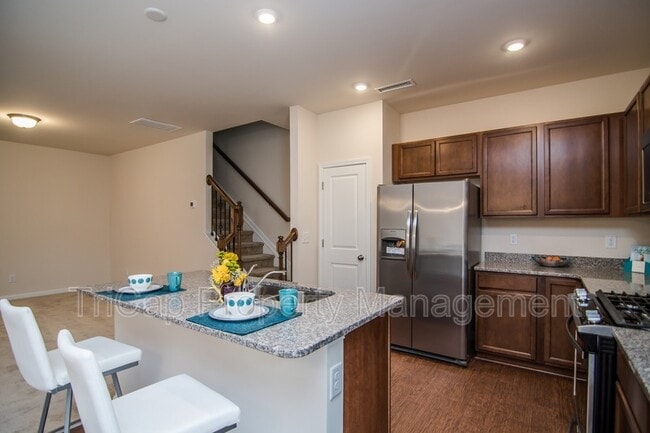 Building Photo - 283 White Oak Ridge Dr