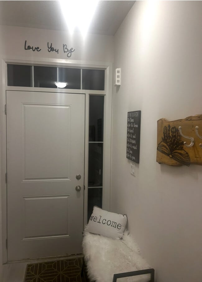 Front Foyer - 168 Middleton St