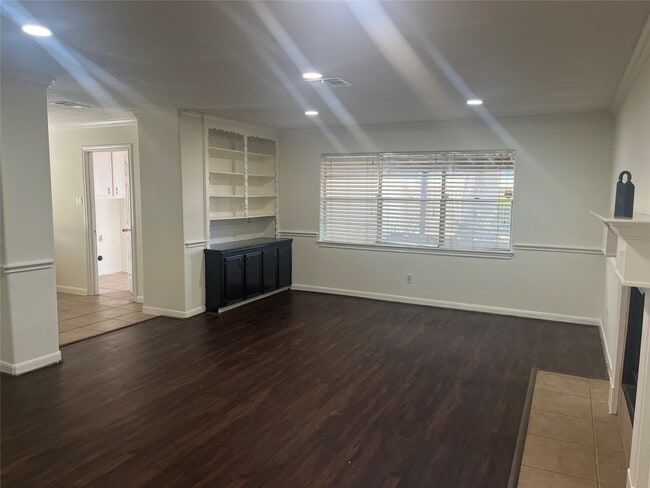 Foto del edificio - 15230 Steeple Chase Rd