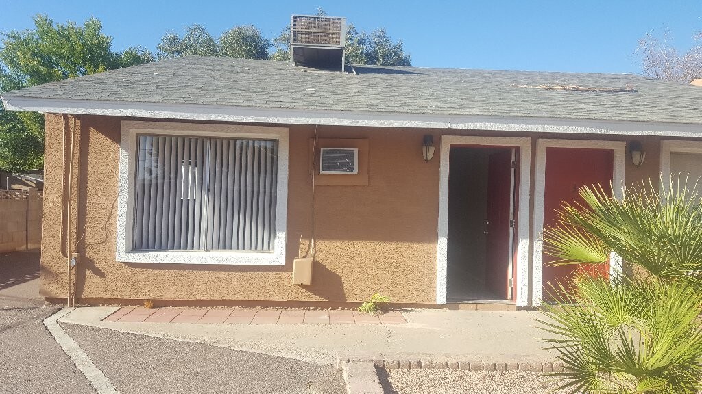 Primary Photo - 2103 W Morten Ave