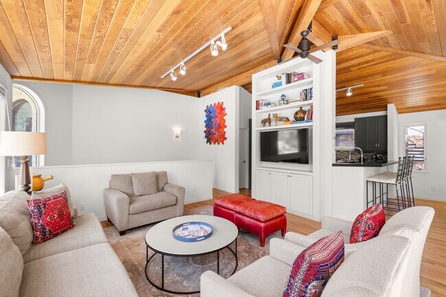 Foto del edificio - 1006 E Hyman Ave