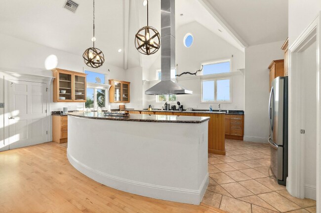 Foto del edificio - 6917 N Ocean Shore Blvd
