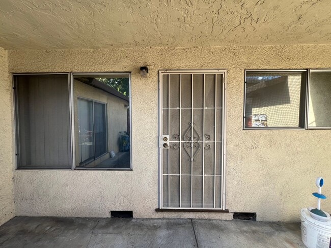 Building Photo - 651 Belladonna Ct